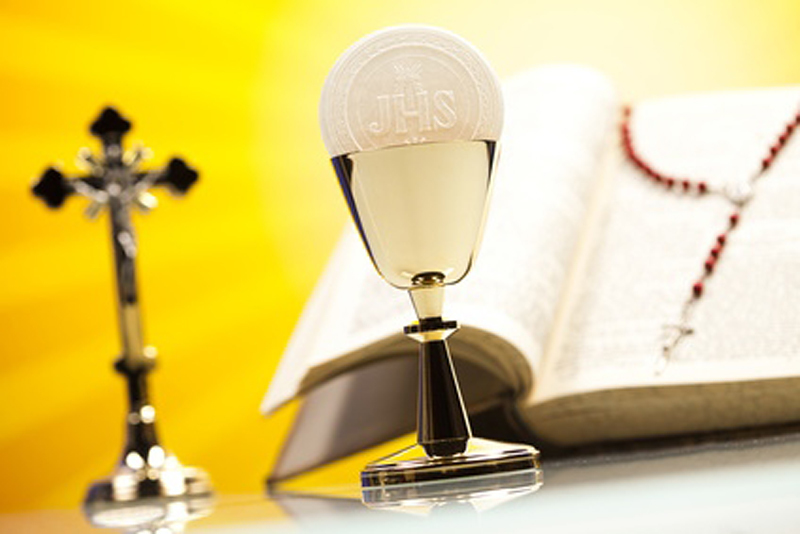 Holy of communion / Sebastian Duda - Fotolia